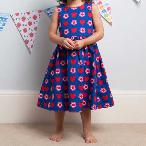 blaues Kinderkleid mit Blumen und Herzen - Toby Tiger
