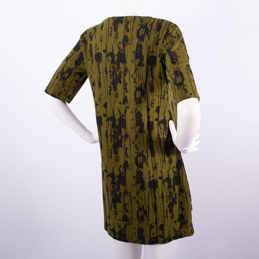 Robe en coton vert olive à manches courtes