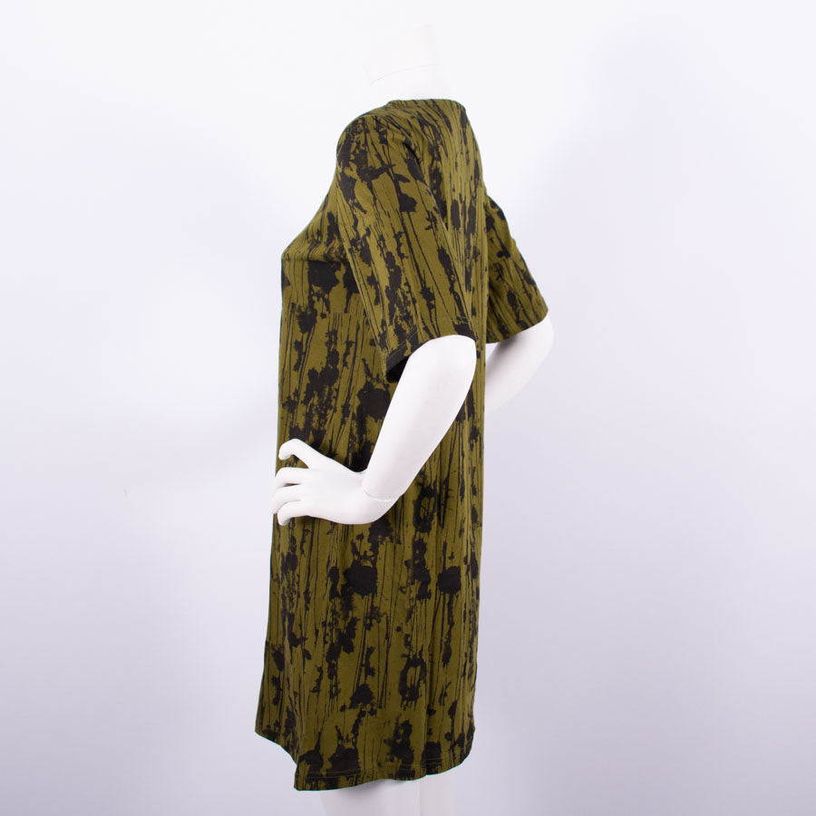 Robe en coton vert olive à manches courtes