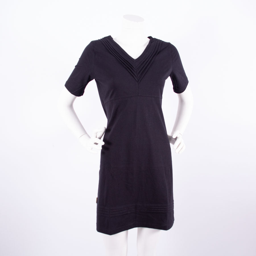 élégante robe d'été noire
