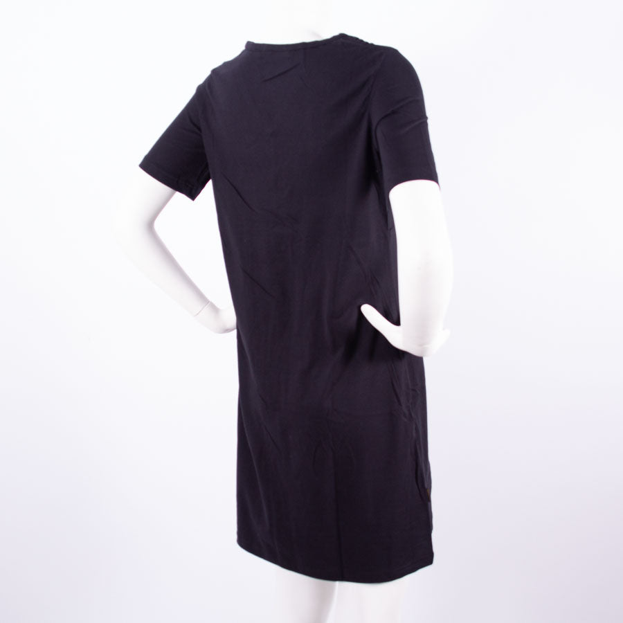 élégante robe d'été noire