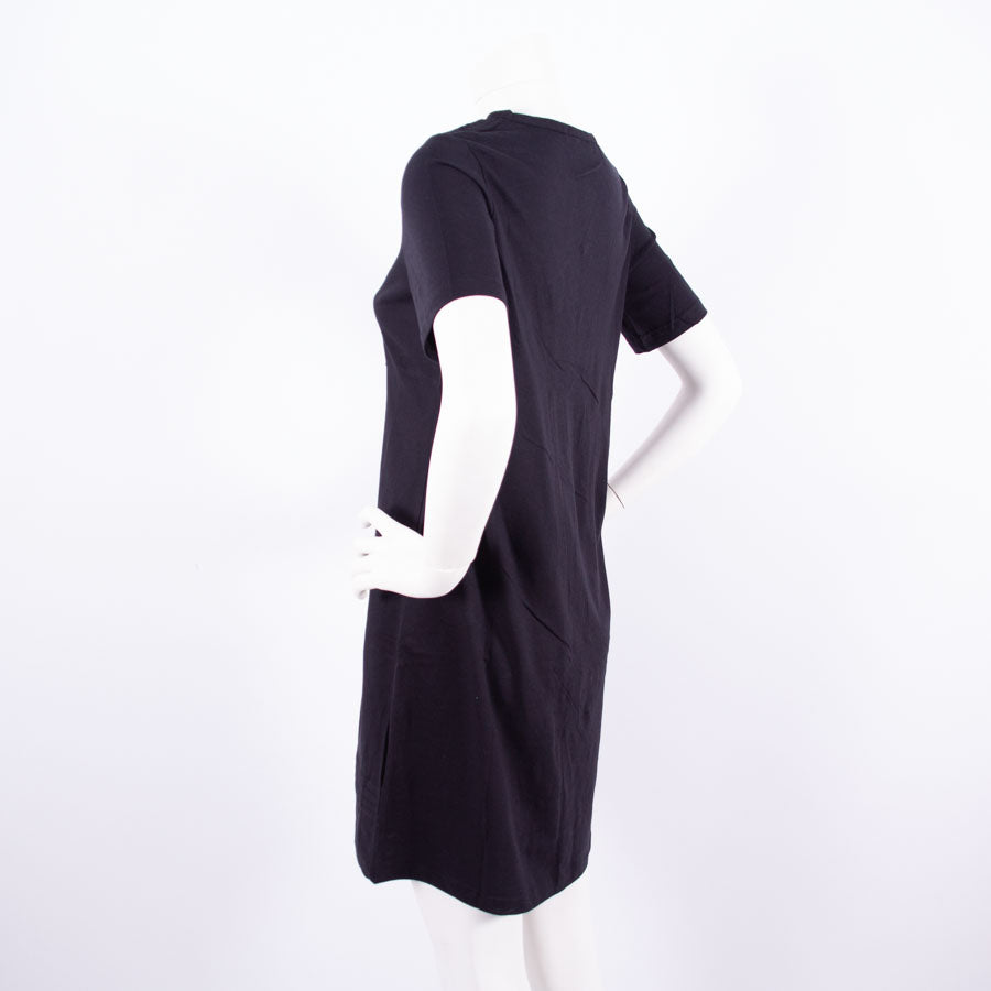 élégante robe d'été noire