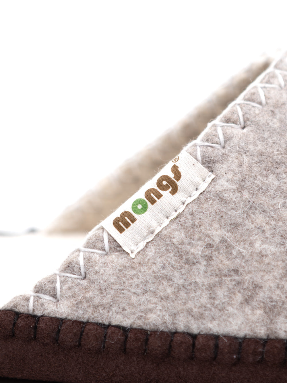 mongs label Hausschuhe aus beige Merinowolle – fair und nachhaltig hergestellt in der mongolei