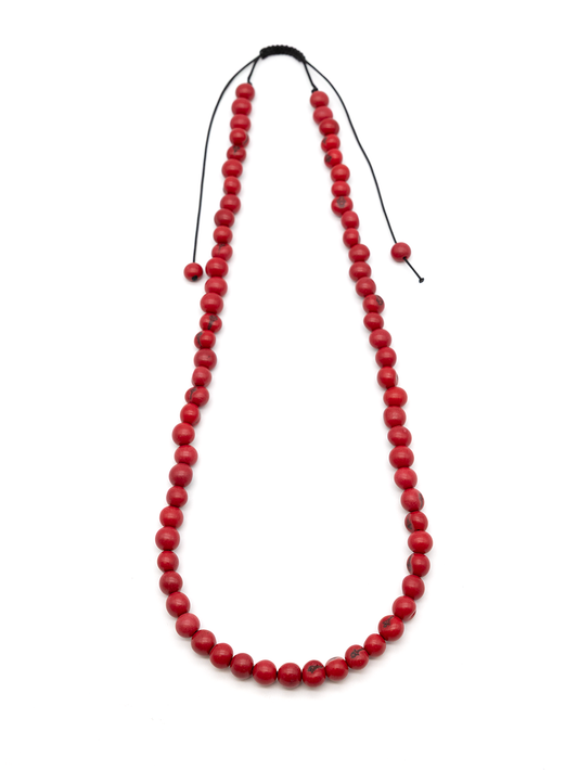 Collar Azai rojo - hecho con semillas de palma Azai de La Tagua